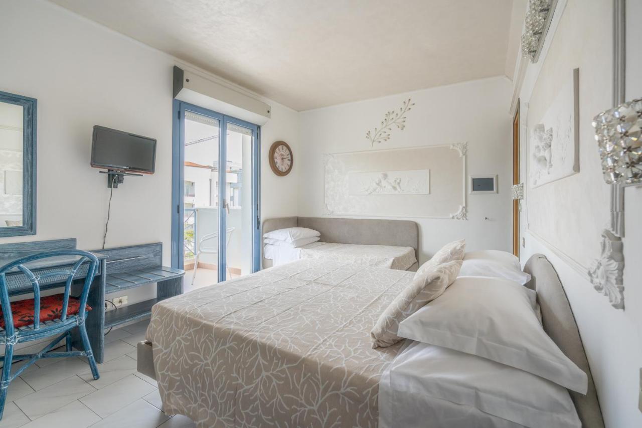 Royal Boutique Hotel Риччоне Екстер'єр фото