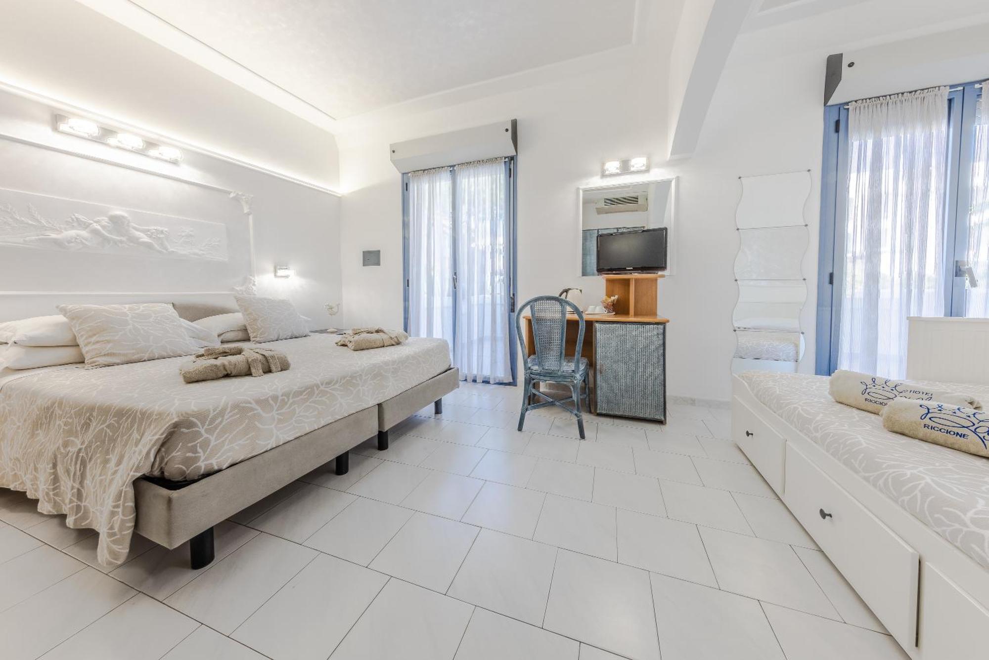 Royal Boutique Hotel Риччоне Екстер'єр фото